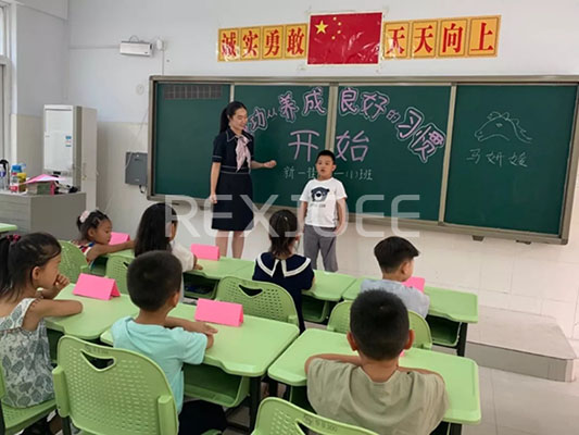  如何挑選滿意的學(xué)生課桌椅？